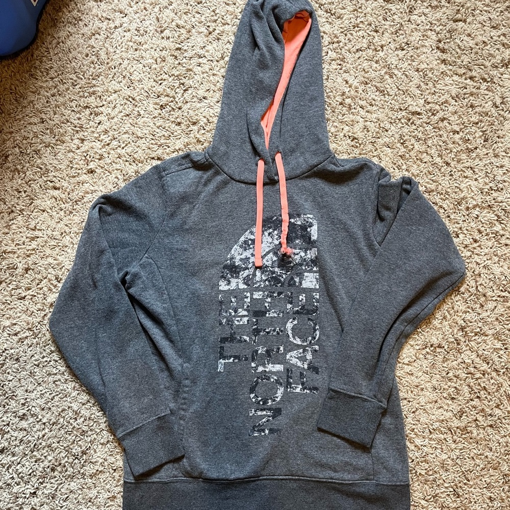 Woman’s North Face Sweatshirt